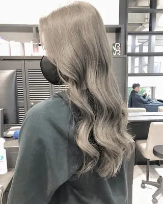 ロング カラー mimiiy梅田 中崎町ハイトーンのヘアスタイル