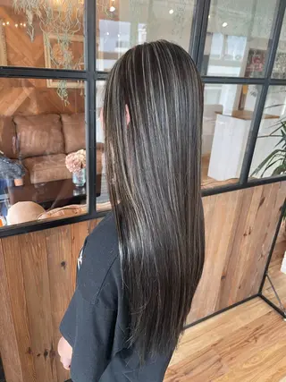 カラー LA BELLA所属・LA BELLA マリナのヘアスタイル