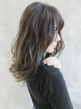 セミロング カラー _WHITE 天王寺のヘアスタイル