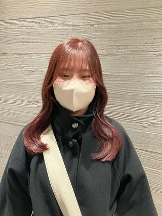 ミディアム カラー サキ🤍ハイトーン 🩰くびれ巻きヘアのヘアスタイル