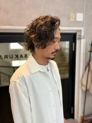 ミディアム パーマ メンズ SAKURA    gifu所属・メンズ/扱いやすい髪 /毛流れ/大城聖瑠のヘアスタイル