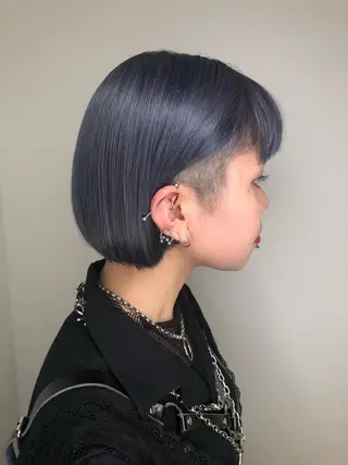 カラー ウルフカット／吉村 桃子のヘアスタイル