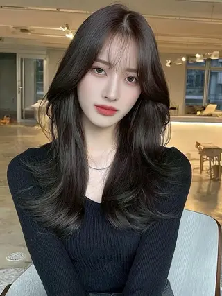 ロング カラー 西 優衣奈のヘアスタイル