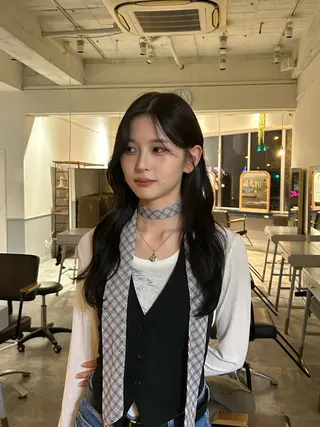 ロング カラー akari/ 透明感/ワンカラーのヘアスタイル