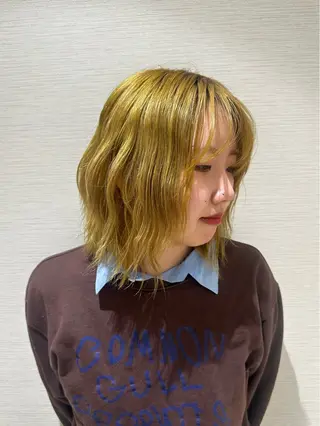 ミディアム カラー ヘアアレンジ タイトボブ個性派カラ ーAKANEのヘアスタイル