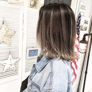 ミディアム カラー ブリーチカラーレイヤ ーカット🦋annaのヘアスタイル