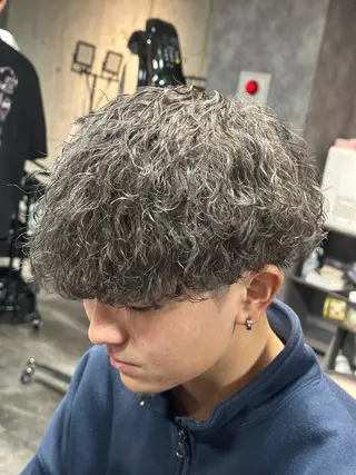 ミディアム パーマ メンズ SWELL-WHITE-所属・SWELL  高峰 将生  メンズ専門のヘアスタイル