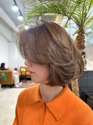 ミディアム 足立 采弥のヘアスタイル