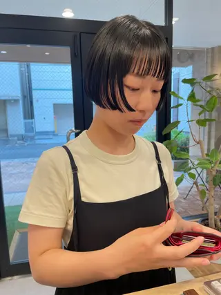 ショート ofF élua所属・🌵ボブ/切りっぱな し/ショート藤長芽生のヘアスタイル