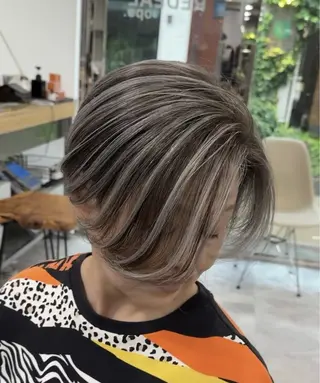 ショート カラー REDEAL ope.所属・きったん/ハイライト レイヤーカットのヘアスタイル