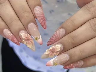 ネイル One Plus Nail Salonのネイルデザイン