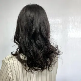 ロング ウスイマイコ カット/ケアカラーのヘアスタイル