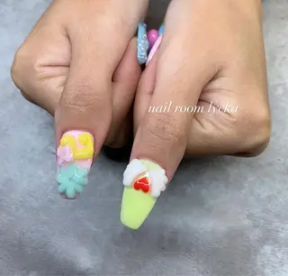 ネイル ﾈｲﾙﾙｰﾑﾘｯｶ 𝐦𝐚𝐲𝐮のネイルデザイン