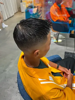 ショート カラー メンズ &CREW スタッフのヘアスタイル