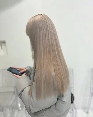 ロング カラー 🩵色落ち可愛い 寒色カラー🩵のヘアスタイル