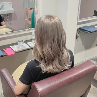 セミロング 夏向/ハイトーン /パーマのヘアスタイル