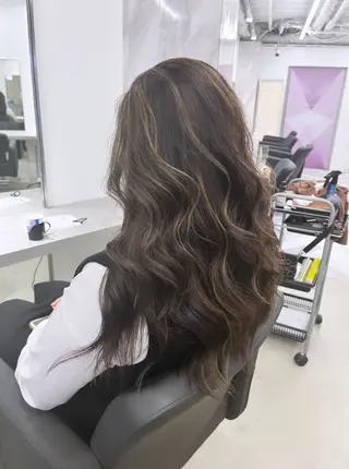 ロング karin💋海外 バタフライカットのヘアスタイル