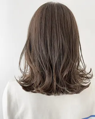 ロング カラー KNOWHOW京都所属・トレンド/顔まわり/ レイヤー/グレージュのヘアスタイル