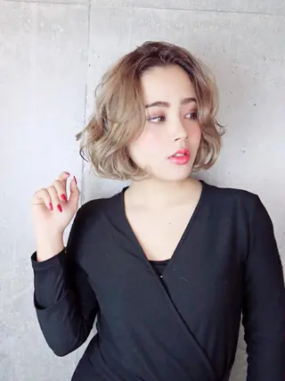 ショート カラー コールネックスザサロン所属・白髪ぼかし×デザイン 🕊️🫧ホウジョウのヘアスタイル