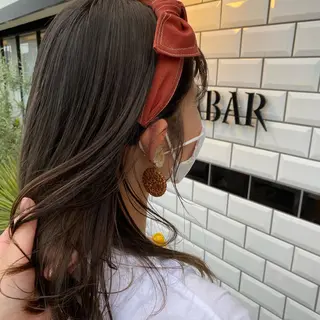 ミディアム カラー 丸尾 沙弥香のヘアスタイル