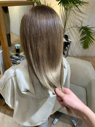 セミロング カラー 白髪ぼかしハイライト 柳川拓哉のヘアスタイル