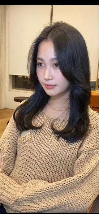 ミディアム カラー レイヤーカット/ 髪質改善特化のヘアスタイル