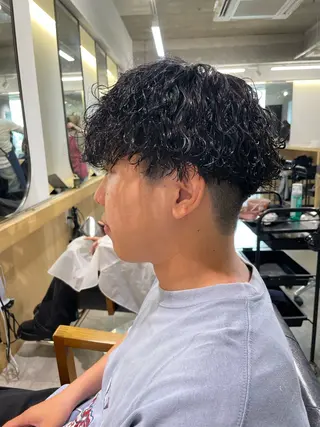 パーマ メンズ マエダ リョウのヘアスタイル