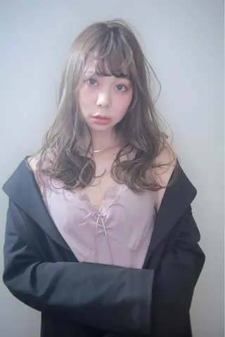 ロング カラー 伊藤 裕貴のヘアスタイル