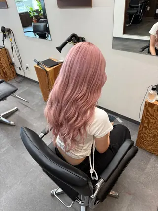 ロング カラー enn.bleach by t.a.g所属・碇山 楓己のヘアスタイル