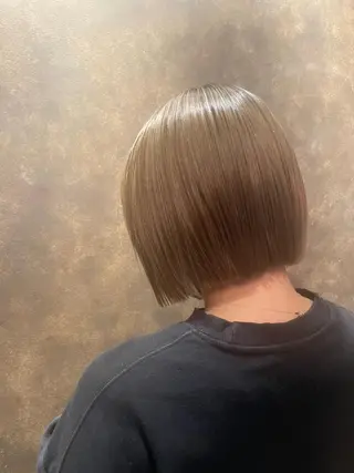 ショート hollo 原宿所属・ハイトーンカラー/ ダブルカラー/EMIのヘアスタイル