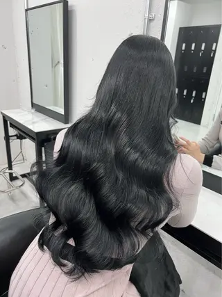 カラー エクステ・レイヤ ーカットLay.のヘアスタイル