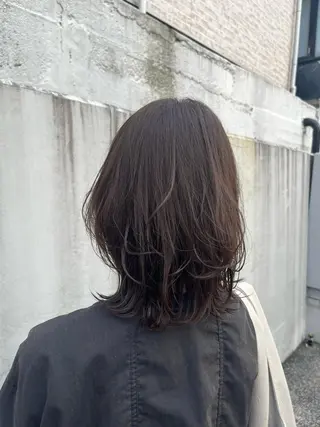 ミディアム カラー カジュアルを女っぽく 𝗮𝘆𝗮𝗰𝗼のヘアスタイル