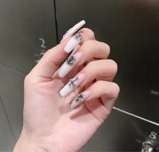 ネイル UniqueNail 長さだし専門店のネイルデザイン