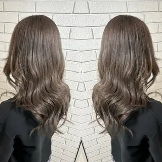 セミロング 艶カラー🩵💛 NANAのヘアスタイル