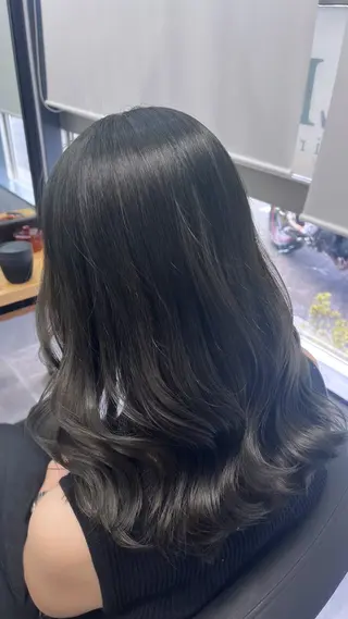 セミロング カラー 熊谷 有紗のヘアスタイル