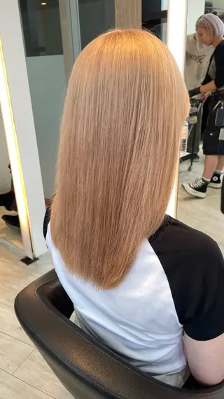セミロング カラー ブリーチ/髪質改善/ ハイトーン/暖色のヘアスタイル
