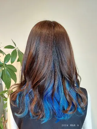 カラー セミロング 齊藤 舞風のヘアスタイル