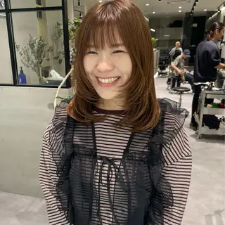 ミディアム カラー ハイトーン/ベージュ /レイヤー :遥香のヘアスタイル