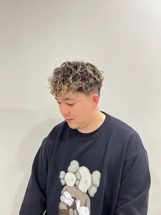 カラー パーマ メンズ 心斎橋バレイヤージュ 小林勝貴のヘアスタイル