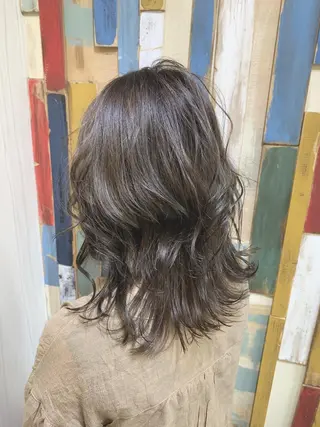 ミディアム カラー 嶋村夏実🌼レイヤー 🌸白髪ぼかしのヘアスタイル