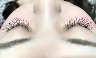 マツエク・マツパ UMEDA FIGAROのヘアスタイル