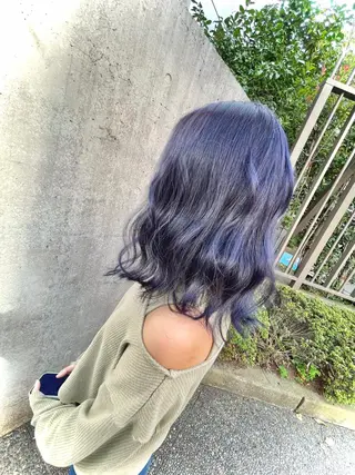 セミロング 韓国風/小顔レイヤー /艶カラーのヘアスタイル