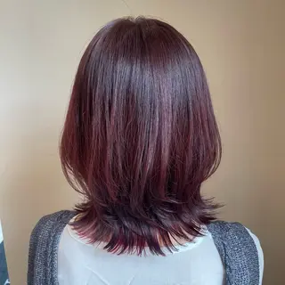 ミディアム カラー 岡本 彩香のヘアスタイル