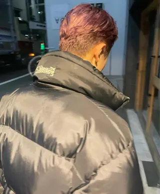 ショート カラー ヘアアレンジ メンズ スパイラルパーマ 🌐hina⭐️のヘアスタイル