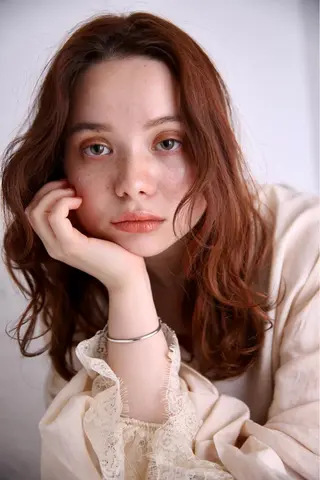 ミディアム カラー 佐藤 花帆のヘアスタイル