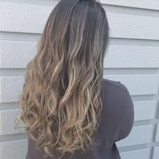 ロング 岸川 恭子のヘアスタイル