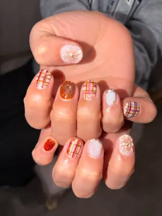 ネイル 派手髪ハイトーン💛 ネイル💅まりなのネイルデザイン