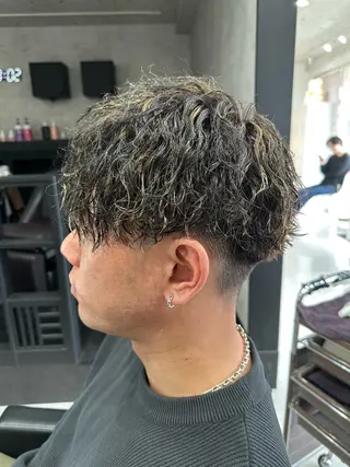 ショート パーマ メンズ ユウ🪄 パーマ指名No1のヘアスタイル