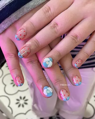 ネイル MINAMI໒꒱ Y2K、韓国ガーリーのネイルデザイン