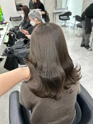 セミロング 🌼リナ🌼赤み消し オリーブ/ブラウンのヘアスタイル